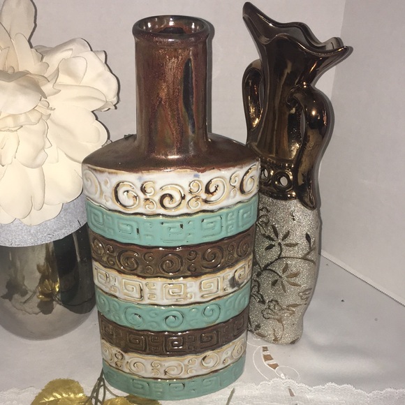 Beautiful Ceramic Vase - Picture 7 of 11